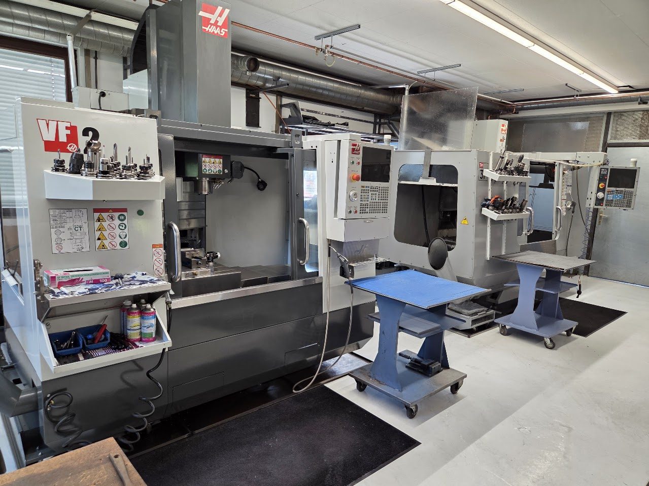 Haas-Bearbeitungszentren VF-2 und TM-3P